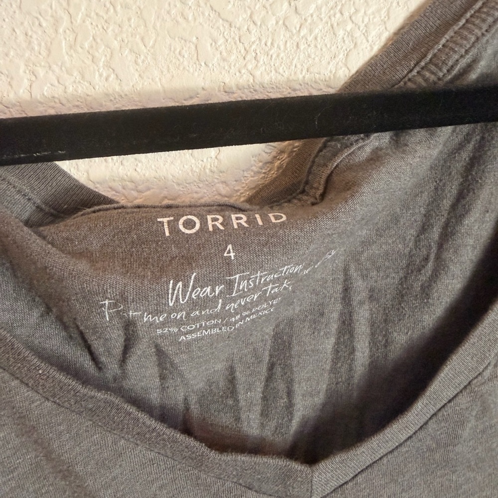 Torrid Gray V-Neck Graphic Tee with Mandala Print - Picture 5 of 6